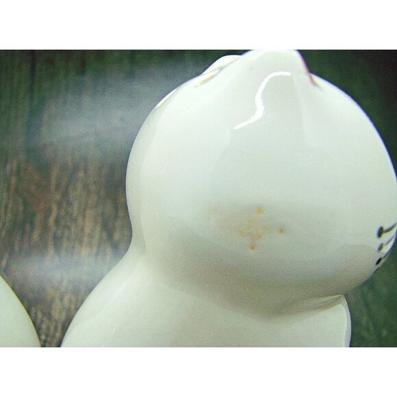 Pair of Ceramic Sitting Smiling Cat Salt & Pepper Shakers W/ Stoppers White Pink - Picture 7 of 10